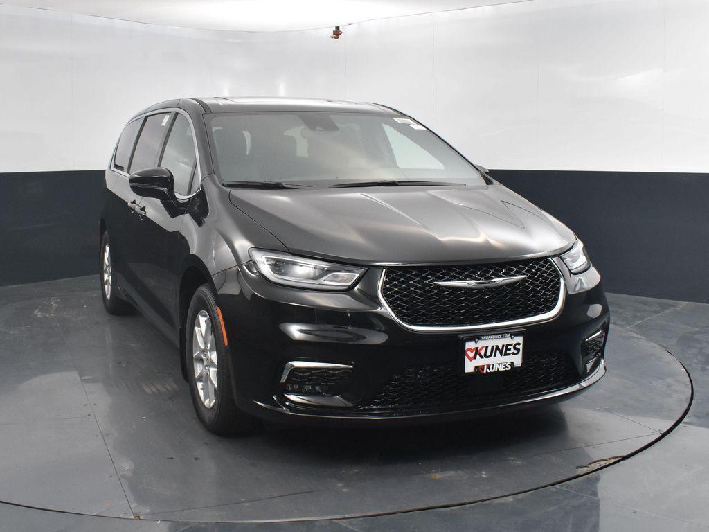 new 2025 Chrysler Pacifica car, priced at $48,073