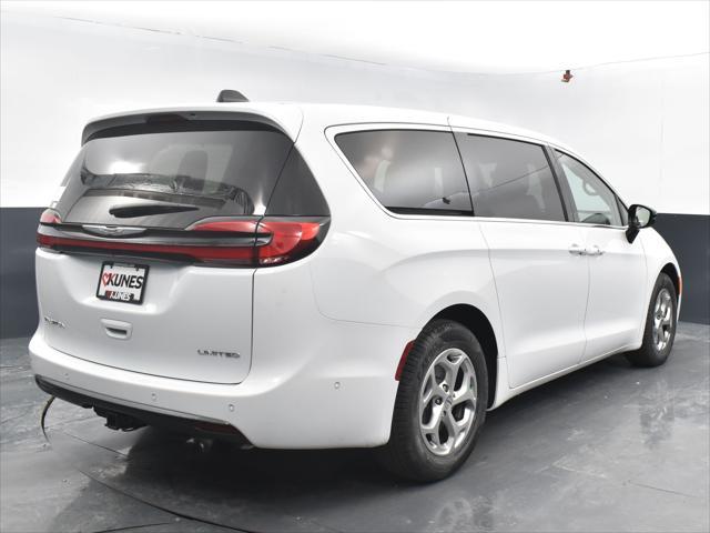 new 2024 Chrysler Pacifica car, priced at $47,066