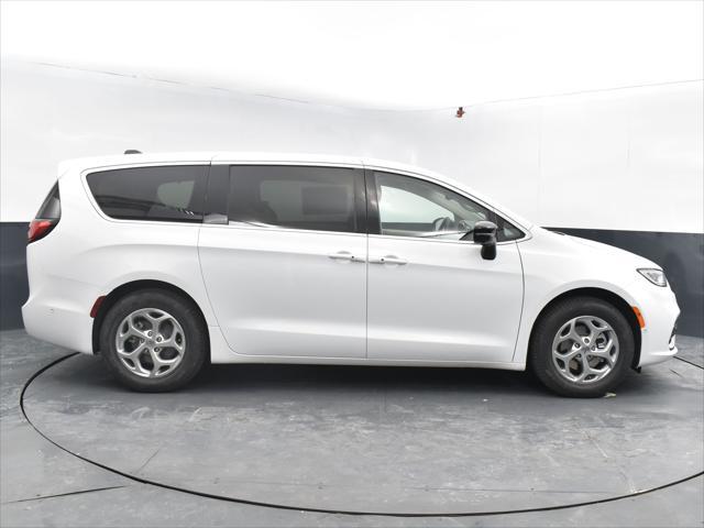 new 2024 Chrysler Pacifica car, priced at $47,066