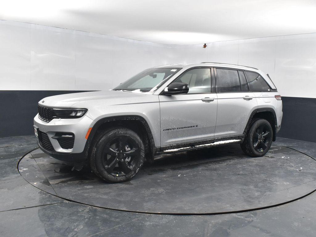 new 2025 Jeep Grand Cherokee car, priced at $40,354