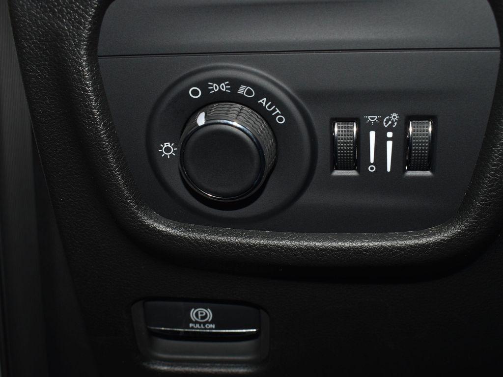 new 2025 Jeep Grand Cherokee car, priced at $40,354
