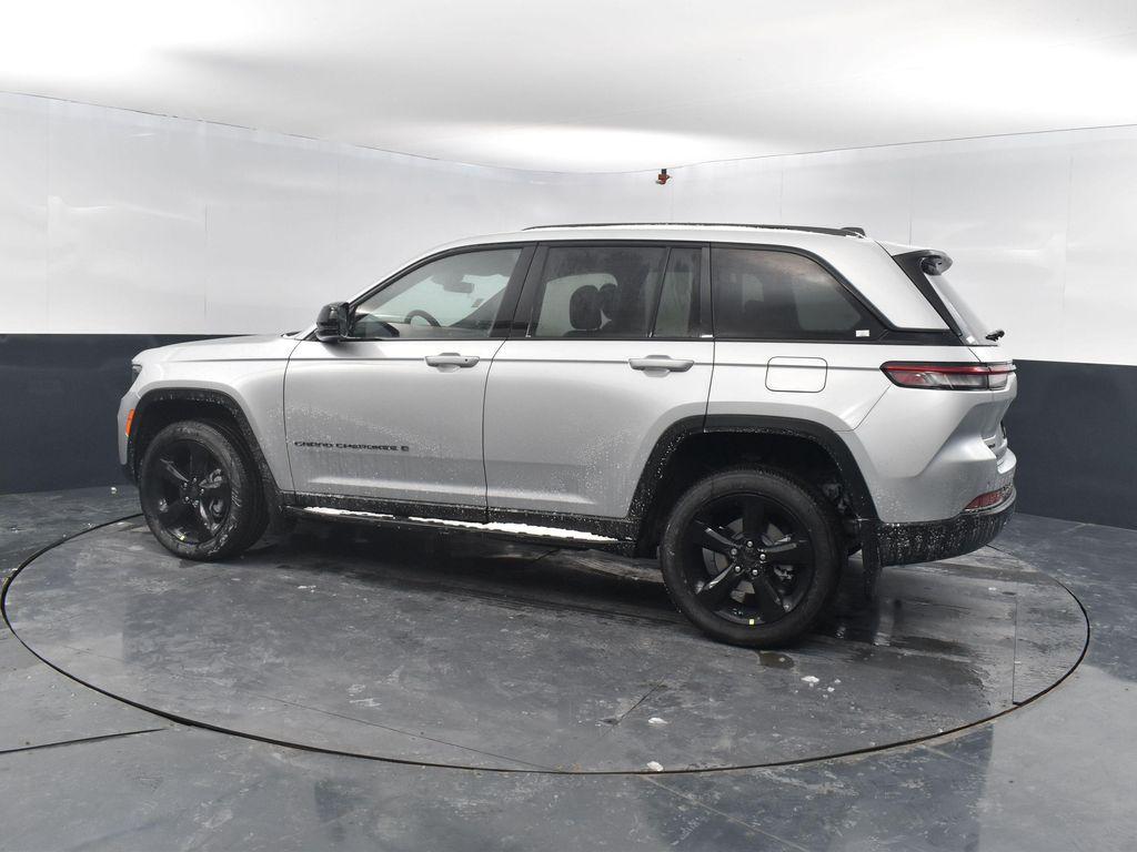 new 2025 Jeep Grand Cherokee car, priced at $40,354