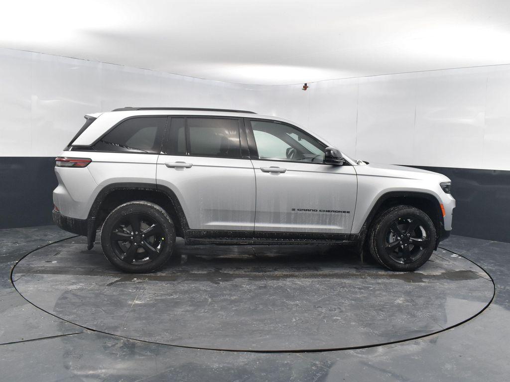 new 2025 Jeep Grand Cherokee car, priced at $40,354