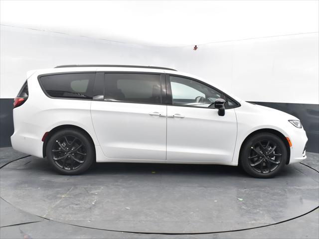 new 2024 Chrysler Pacifica car, priced at $47,755