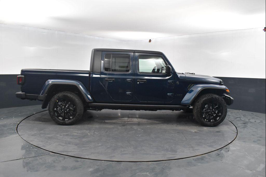 new 2025 Jeep Gladiator car, priced at $40,054