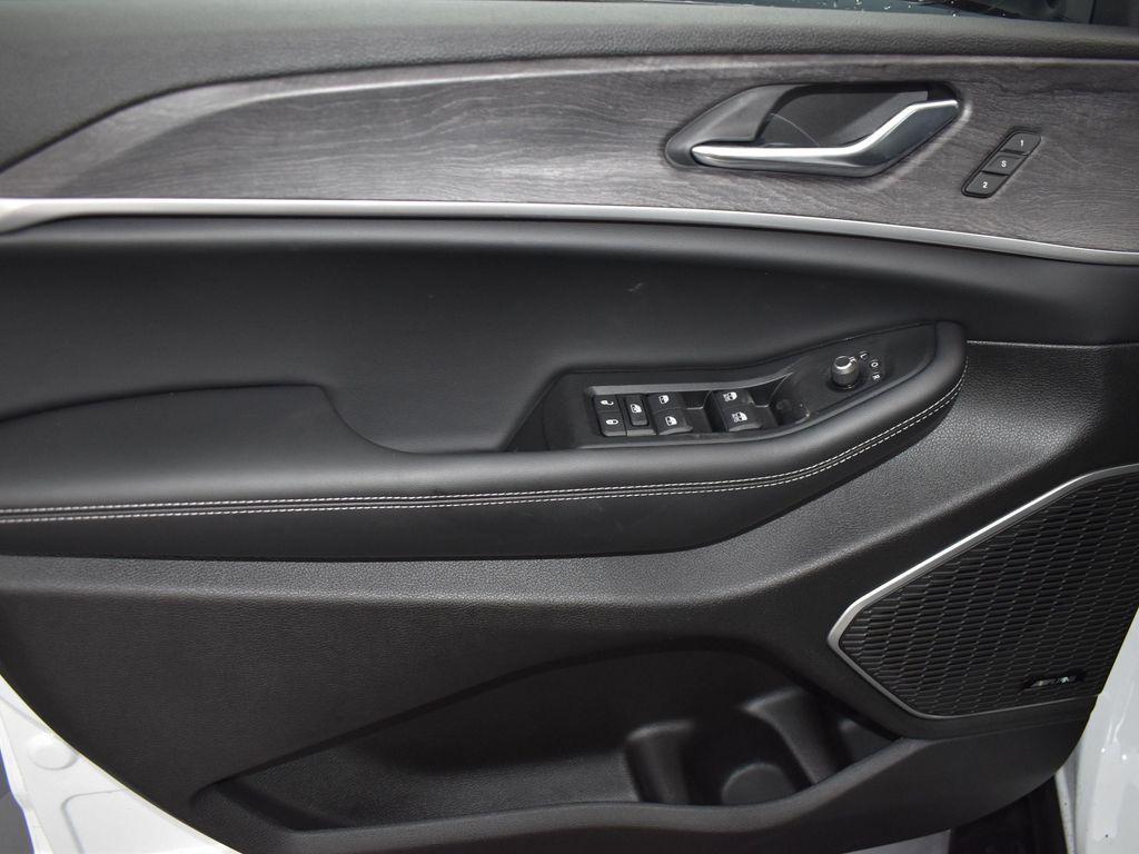 new 2025 Jeep Grand Cherokee L car, priced at $50,080