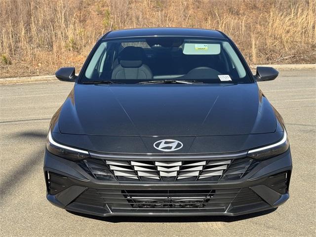 new 2025 Hyundai Elantra car, priced at $21,874