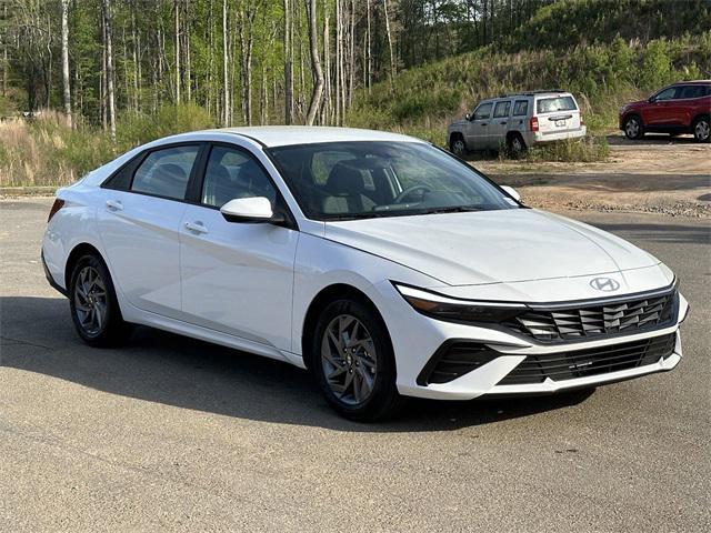 new 2024 Hyundai Elantra car, priced at $20,039