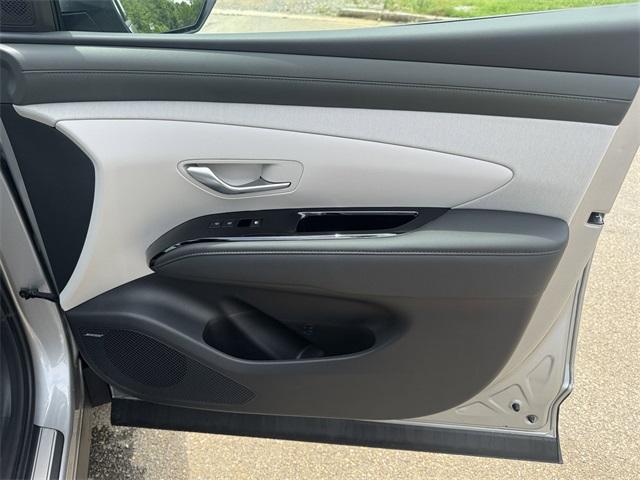 new 2025 Hyundai TUCSON Hybrid car, priced at $38,885