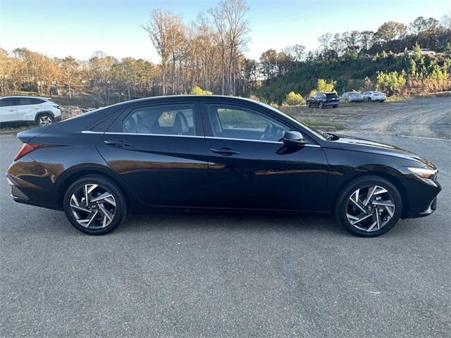 new 2025 Hyundai Elantra car, priced at $27,057