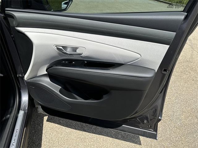 new 2025 Hyundai TUCSON Hybrid car, priced at $39,947