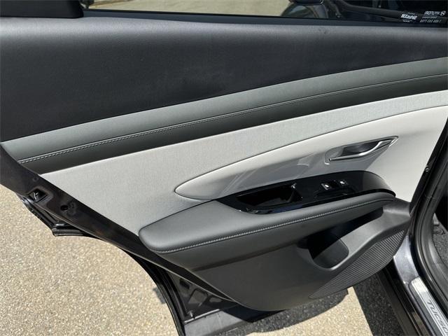 new 2025 Hyundai TUCSON Hybrid car, priced at $39,947