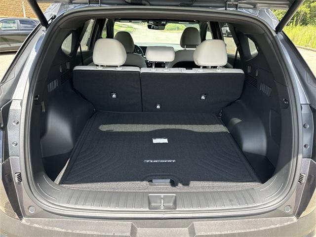 new 2025 Hyundai TUCSON Hybrid car, priced at $39,947