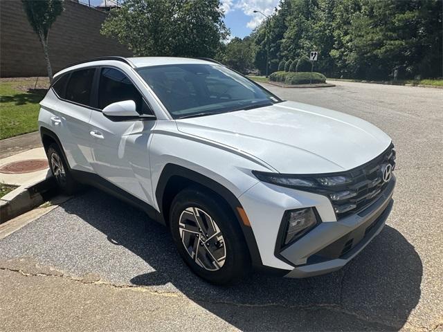 new 2025 Hyundai TUCSON Hybrid car, priced at $31,580
