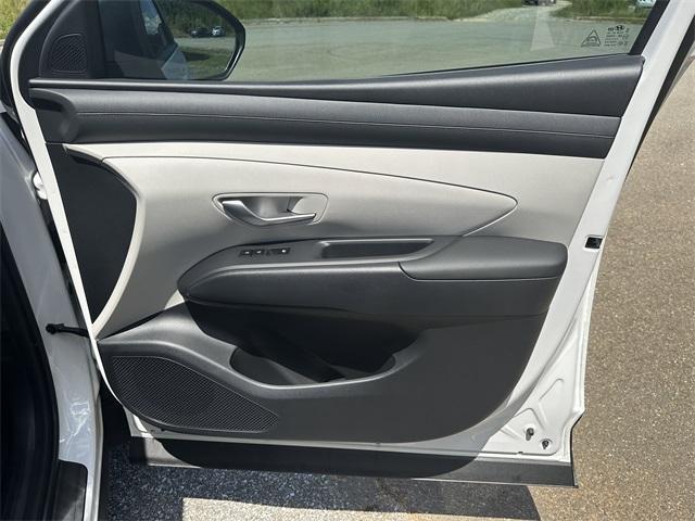 new 2025 Hyundai TUCSON Hybrid car, priced at $31,580