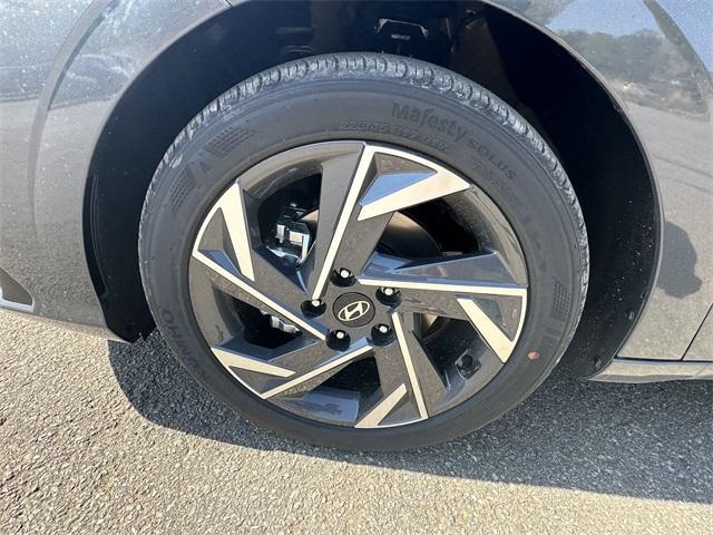 new 2025 Hyundai Elantra car, priced at $21,759