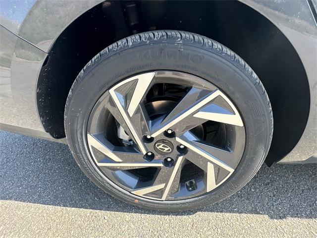 new 2025 Hyundai Elantra car, priced at $21,759