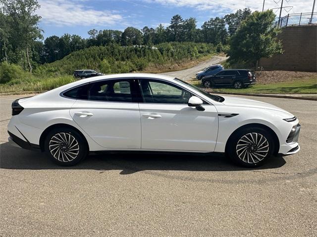 new 2025 Hyundai Sonata Hybrid car, priced at $31,877