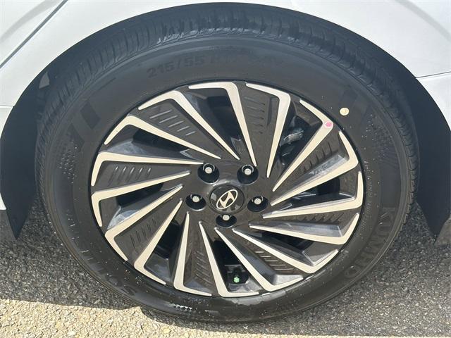 new 2025 Hyundai Sonata Hybrid car, priced at $31,877