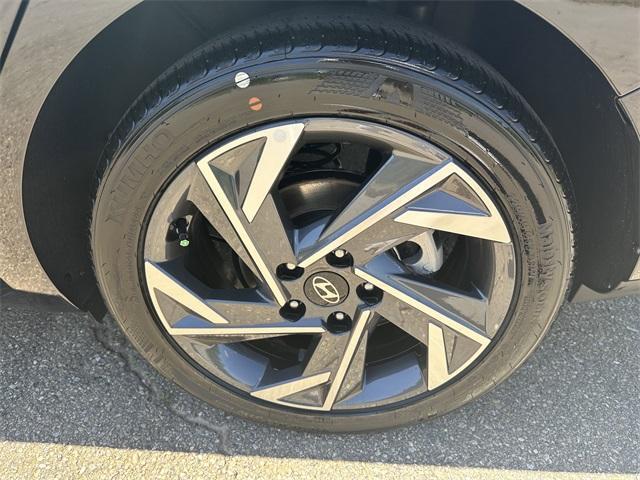 new 2025 Hyundai Elantra car, priced at $23,387