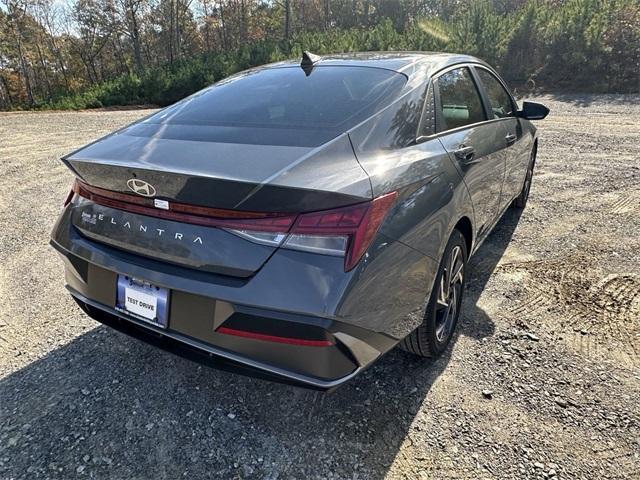 new 2025 Hyundai Elantra car, priced at $25,316