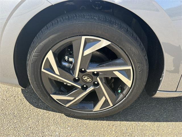 new 2025 Hyundai Elantra car, priced at $21,659