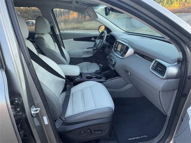 used 2019 Kia Sorento car, priced at $22,905