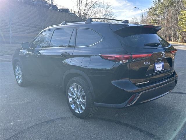 used 2021 Toyota Highlander Hybrid car, priced at $35,814