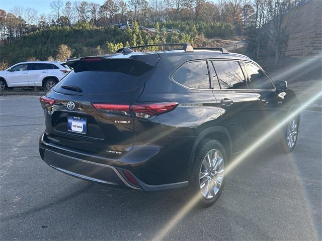 used 2021 Toyota Highlander Hybrid car, priced at $35,814