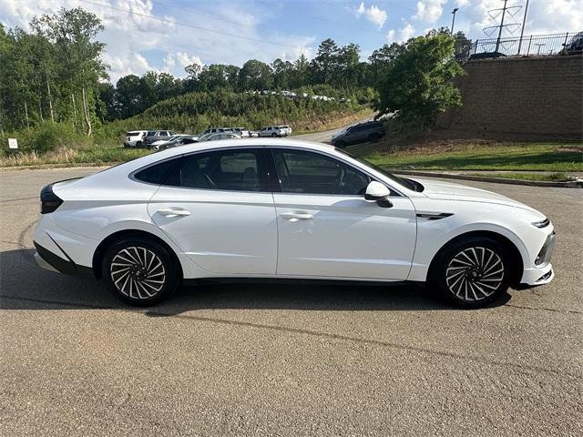 new 2025 Hyundai Sonata Hybrid car, priced at $31,521