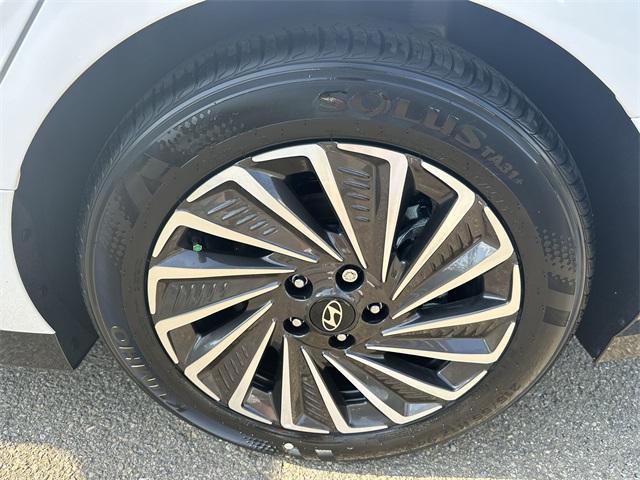 new 2025 Hyundai Sonata Hybrid car, priced at $31,521
