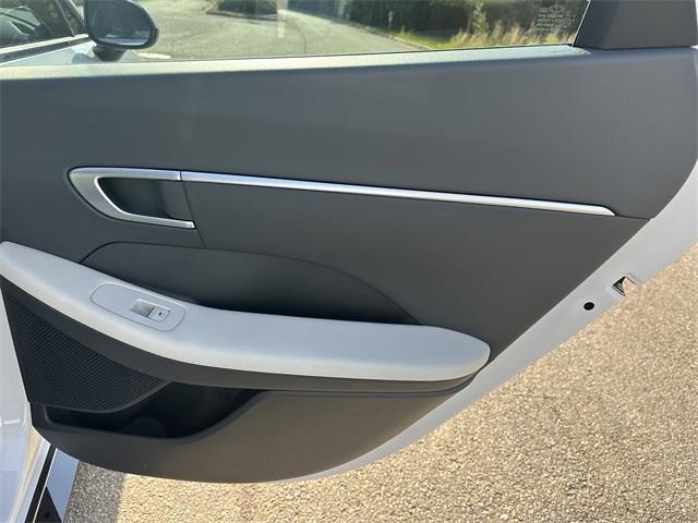 new 2025 Hyundai Sonata Hybrid car, priced at $31,521