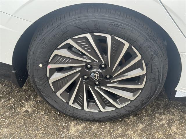 new 2025 Hyundai Sonata Hybrid car, priced at $31,855