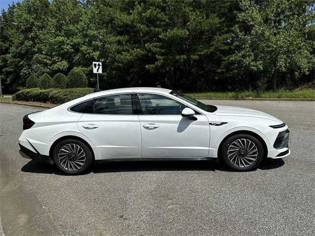 new 2025 Hyundai Sonata Hybrid car, priced at $29,355