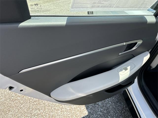 new 2025 Hyundai Sonata Hybrid car, priced at $29,355