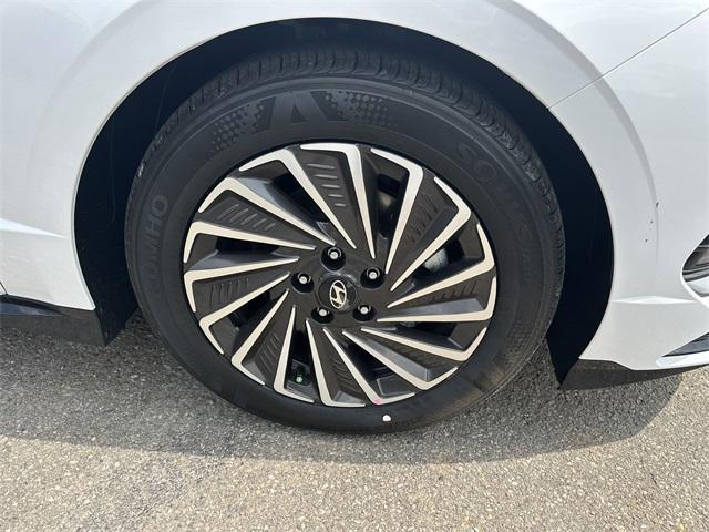 new 2025 Hyundai Sonata Hybrid car, priced at $31,877