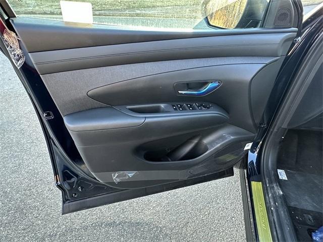 new 2025 Hyundai TUCSON Hybrid car, priced at $34,506