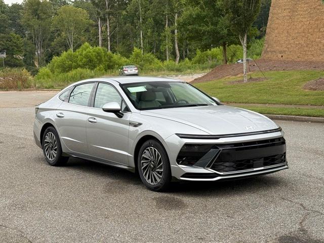 new 2025 Hyundai Sonata Hybrid car, priced at $28,922