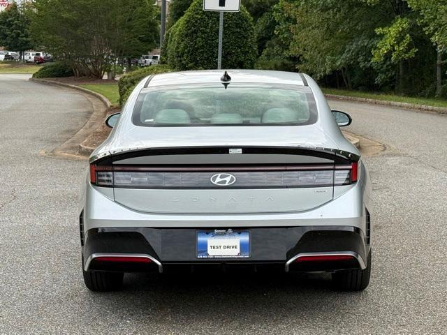 new 2025 Hyundai Sonata Hybrid car, priced at $28,922