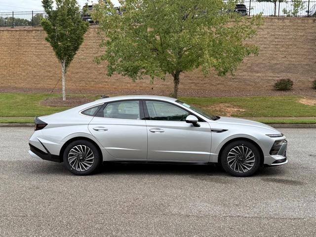 new 2025 Hyundai Sonata Hybrid car, priced at $28,922