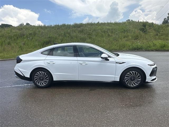 new 2025 Hyundai Sonata Hybrid car, priced at $40,015