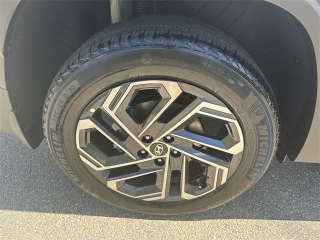 new 2025 Hyundai TUCSON Hybrid car, priced at $39,506