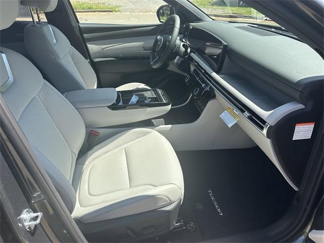 new 2025 Hyundai TUCSON Hybrid car, priced at $39,506