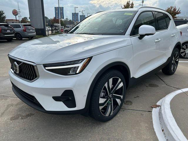 new 2025 Volvo XC40 car, priced at $48,270