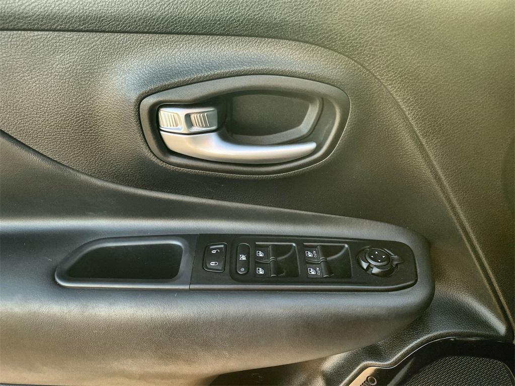 used 2022 Jeep Renegade car, priced at $18,999