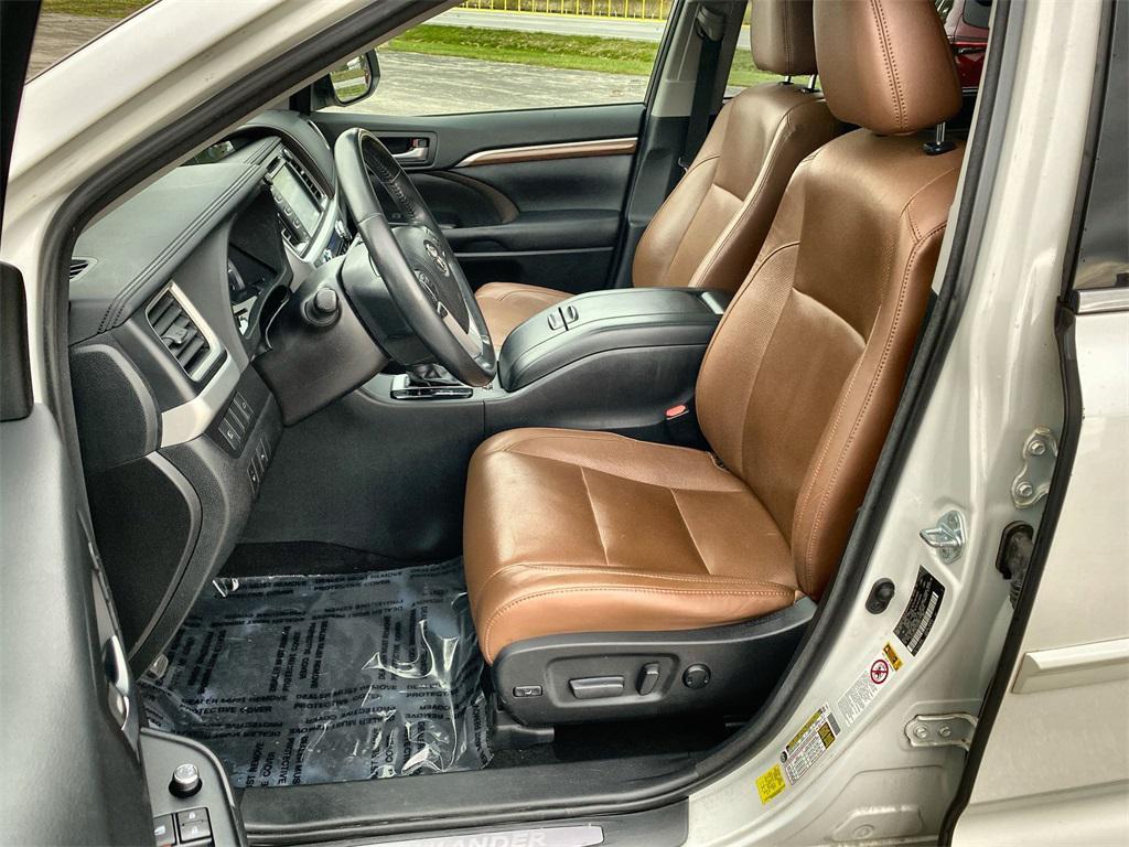 used 2018 Toyota Highlander Hybrid car, priced at $27,809