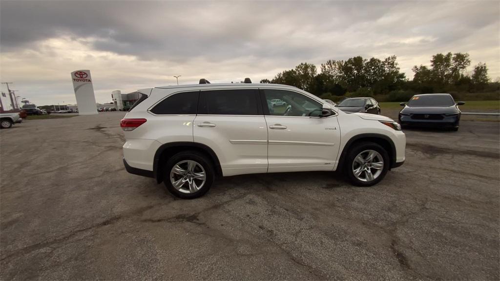 used 2018 Toyota Highlander Hybrid car, priced at $27,809