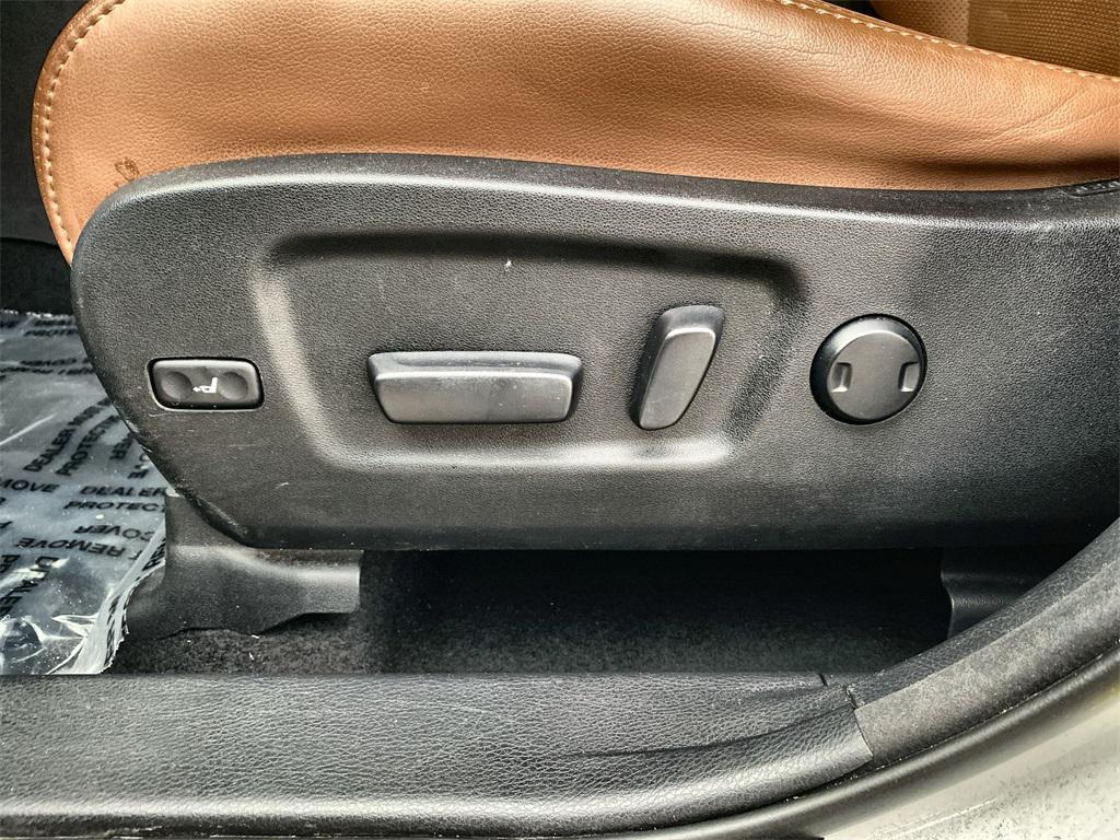 used 2018 Toyota Highlander Hybrid car, priced at $27,809