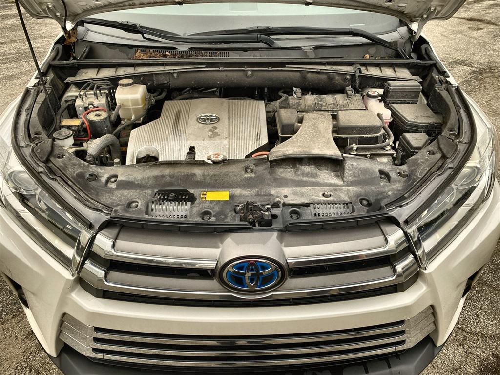 used 2018 Toyota Highlander Hybrid car, priced at $27,809