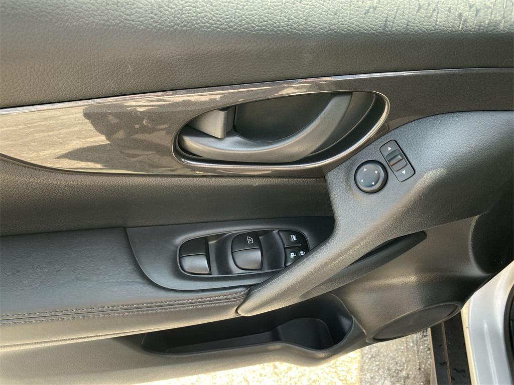 used 2020 Nissan Rogue car, priced at $17,677